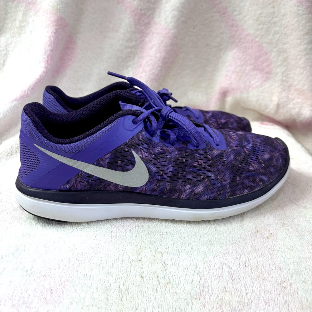 Nike Flex Purple and Silver Shoes Lightweight Youth 7 / Women’s Size 8.5